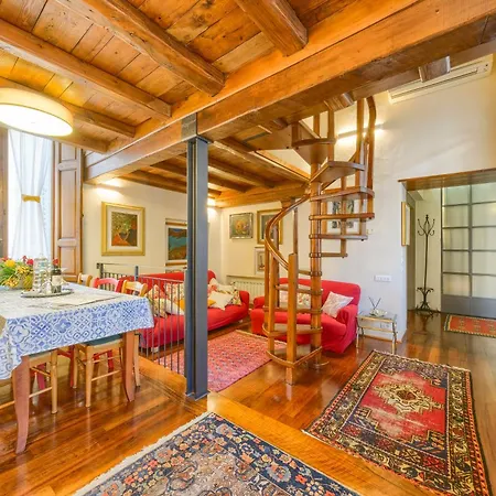 Casa Strozzi - * Florencia