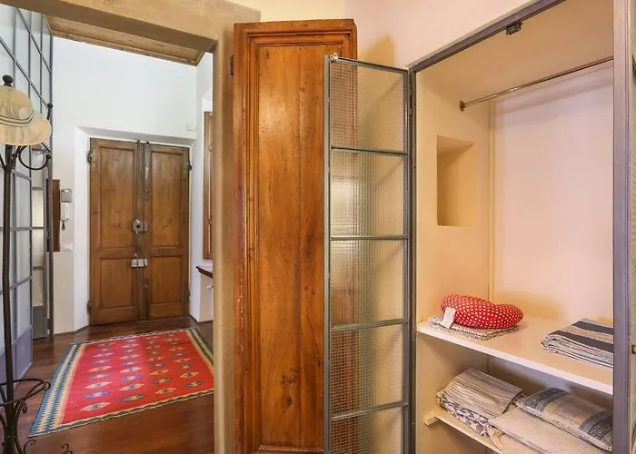Casa Strozzi - *